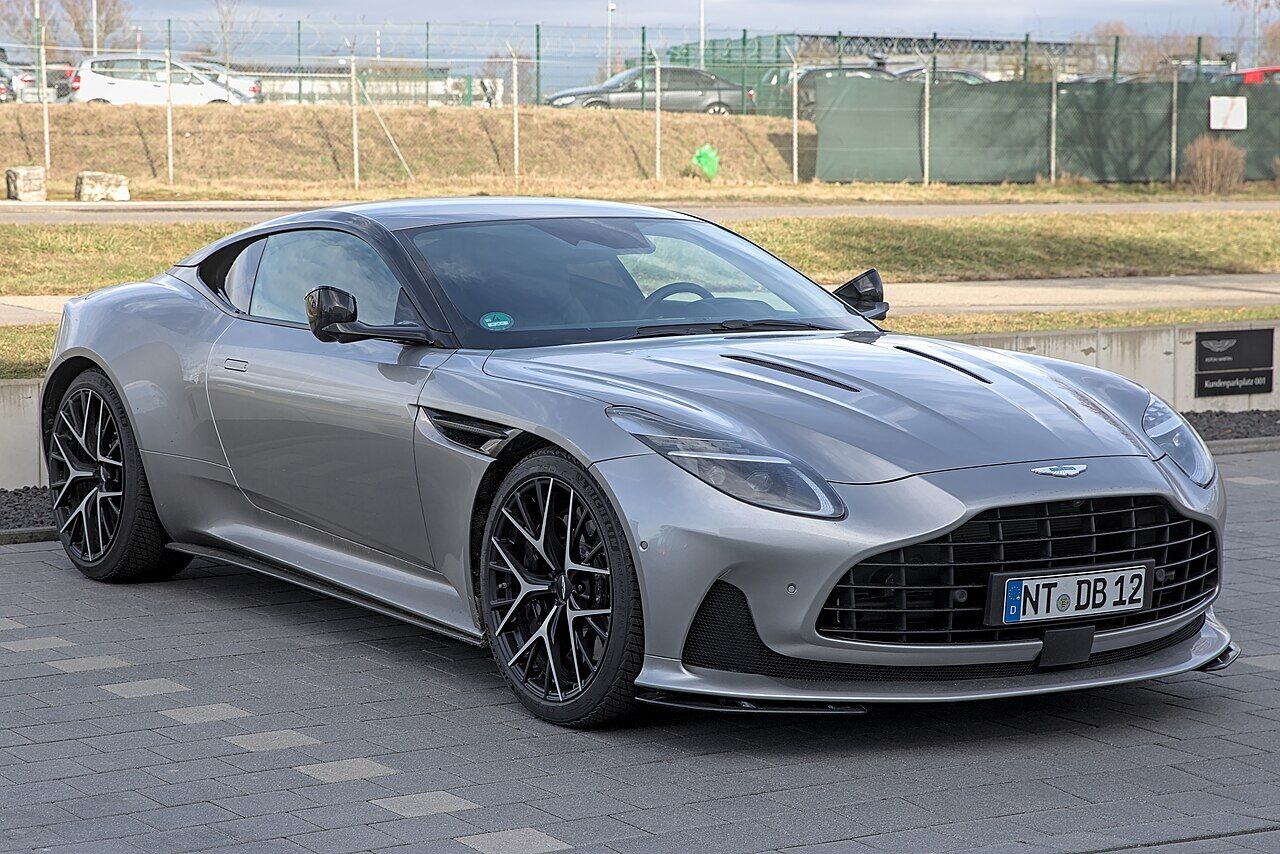 Aston Martin DB12, exterieur