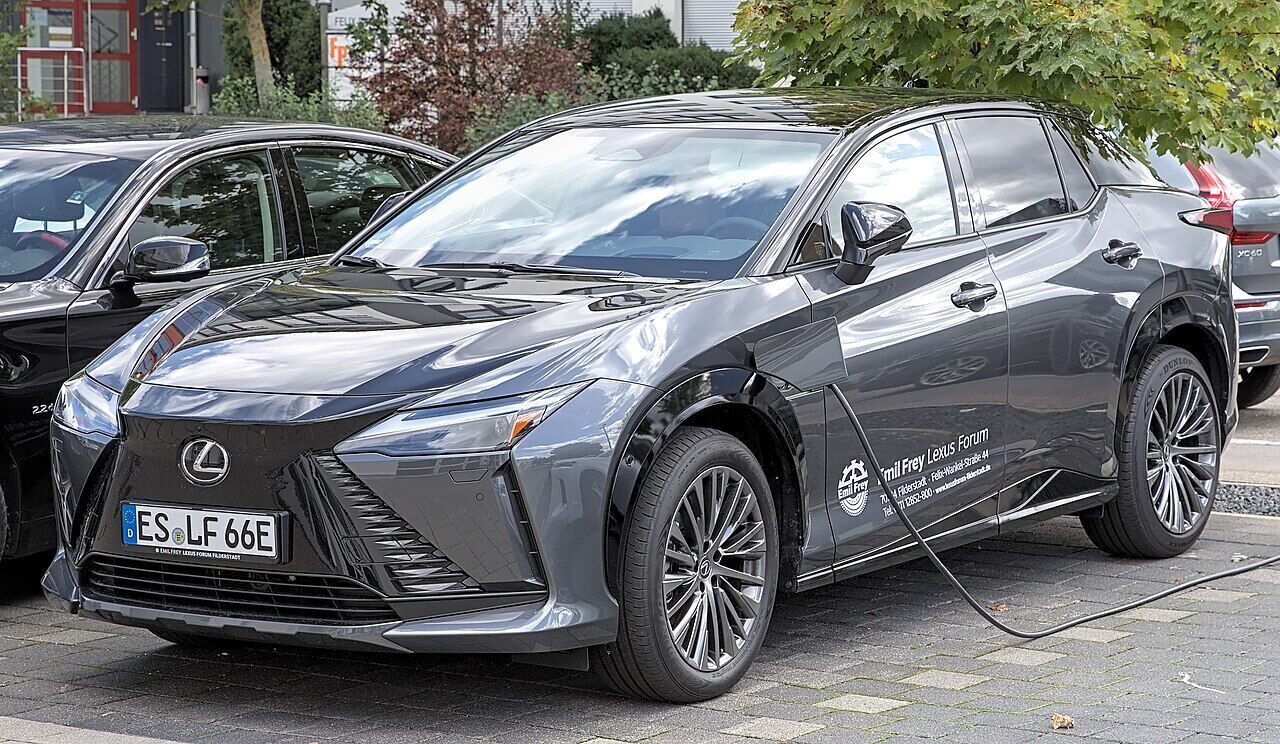 Lexus RZ, exterieur