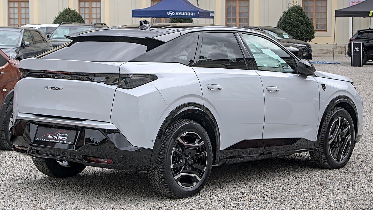 Peugeot E-3008 (C, 2024), exterieur